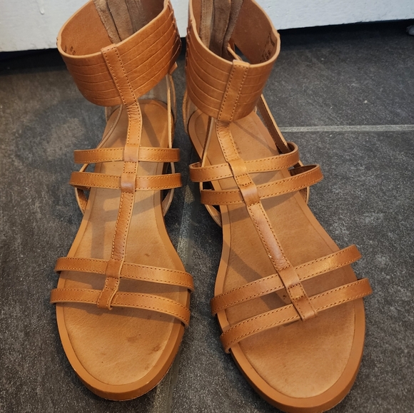Coach New York Strappy Sandals 7.5 - Picture 1 of 7